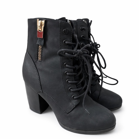 chelsee Shoes - Black Lace-Up Ankle Boots size 6